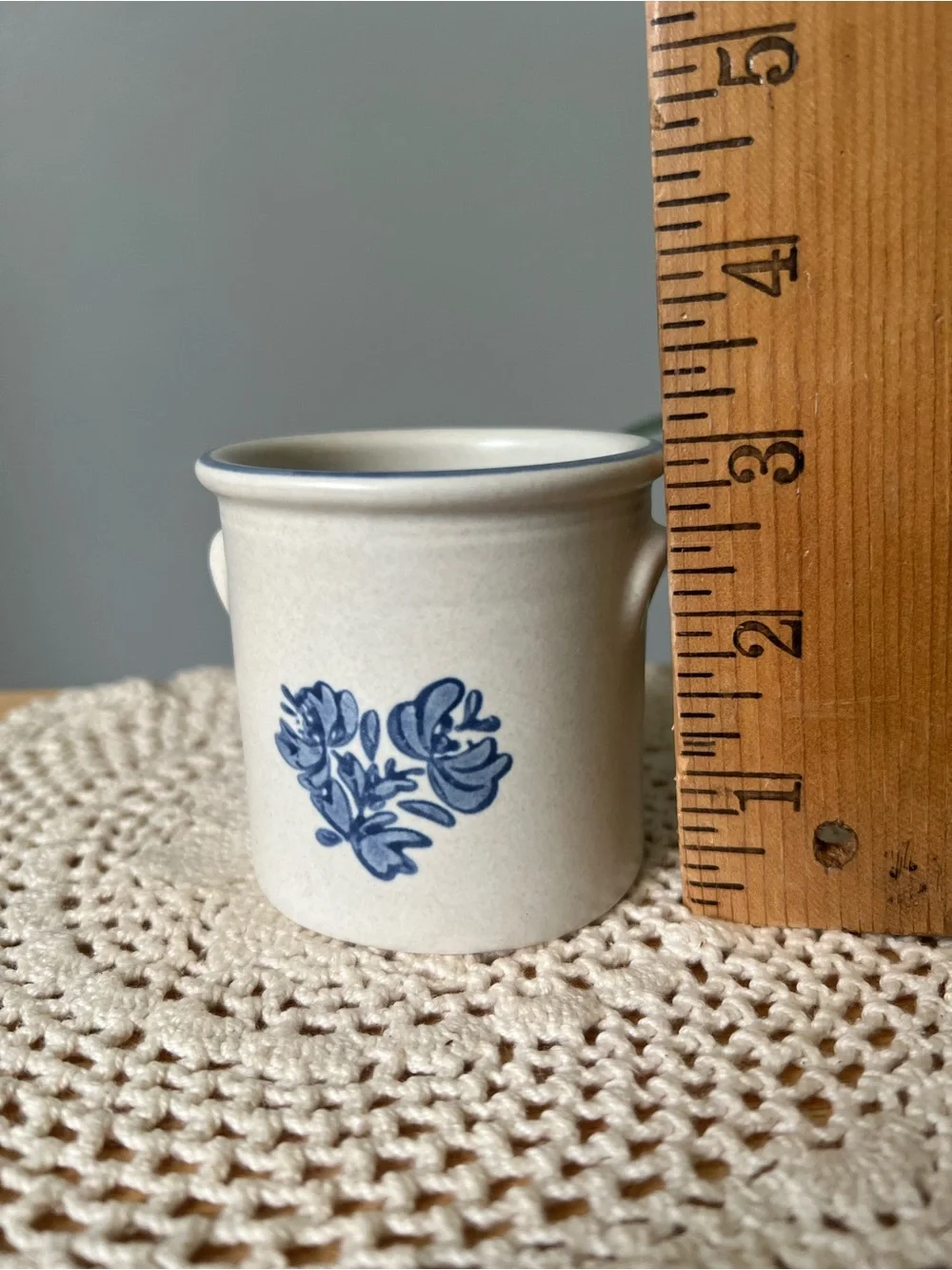 Pfaltzgraff Ceramic Stoneware Yorktowne Mini Crock w/ Blue Floral Motif Vintage